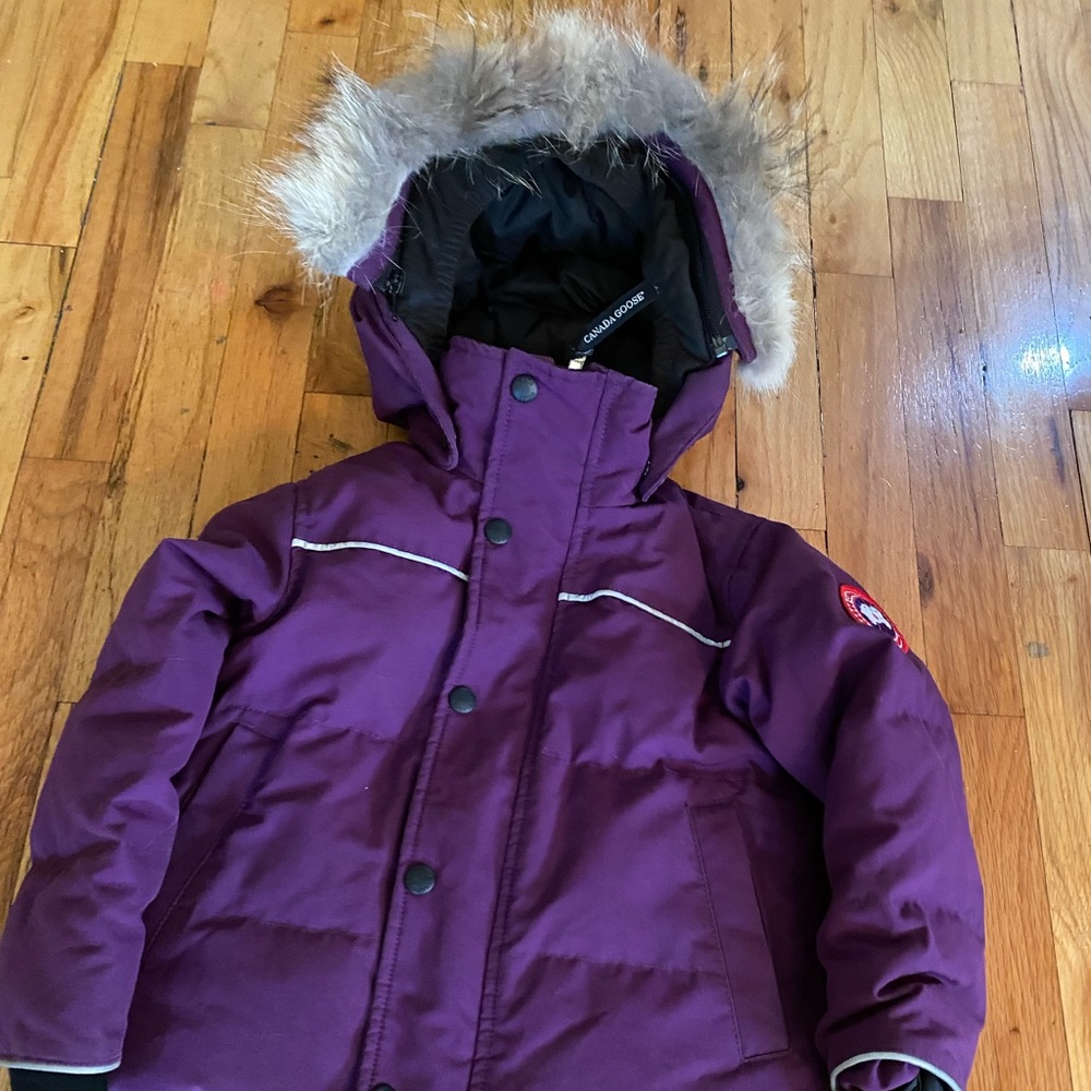 Canada goose girl coat  (smoke free house)